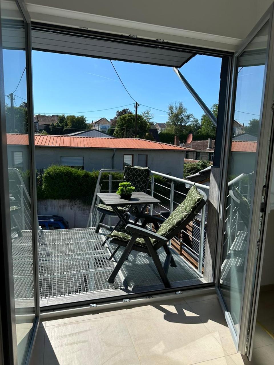 Grosse Ferienwohnung Gaestehaus Neubau Merzig 120M2 Kültér fotó
