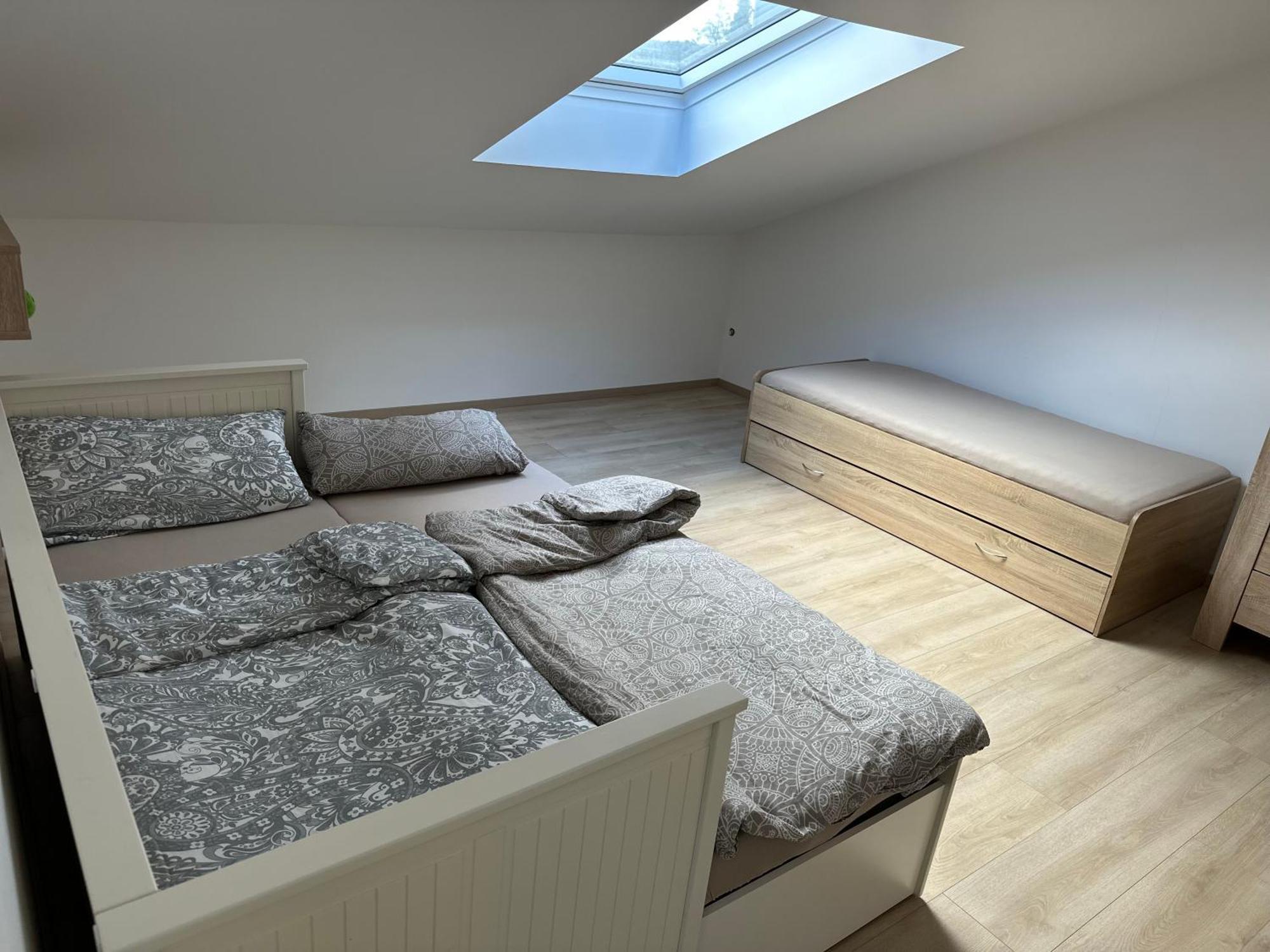 Grosse Ferienwohnung Gaestehaus Neubau Merzig 120M2 Kültér fotó